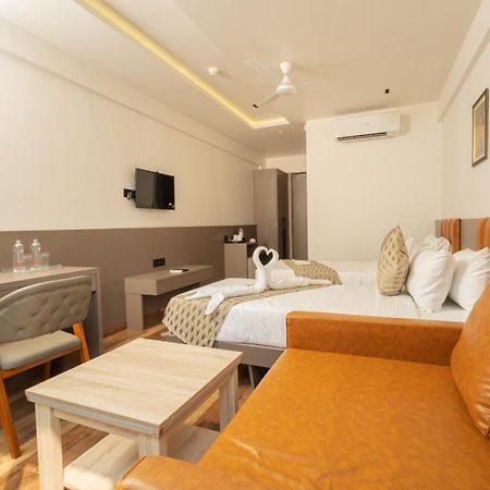 Krown Palace Resort Silvassa Eksteriør billede