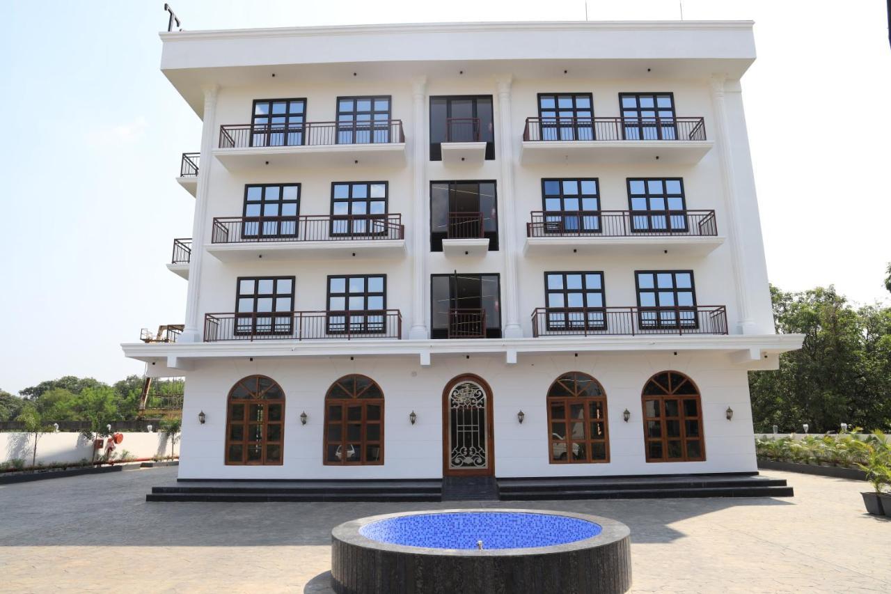Krown Palace Resort Silvassa Eksteriør billede
