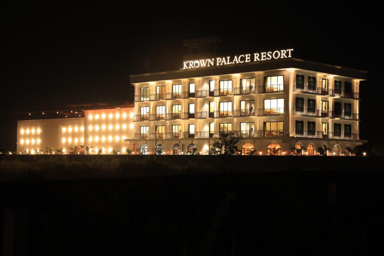 Krown Palace Resort Silvassa Eksteriør billede