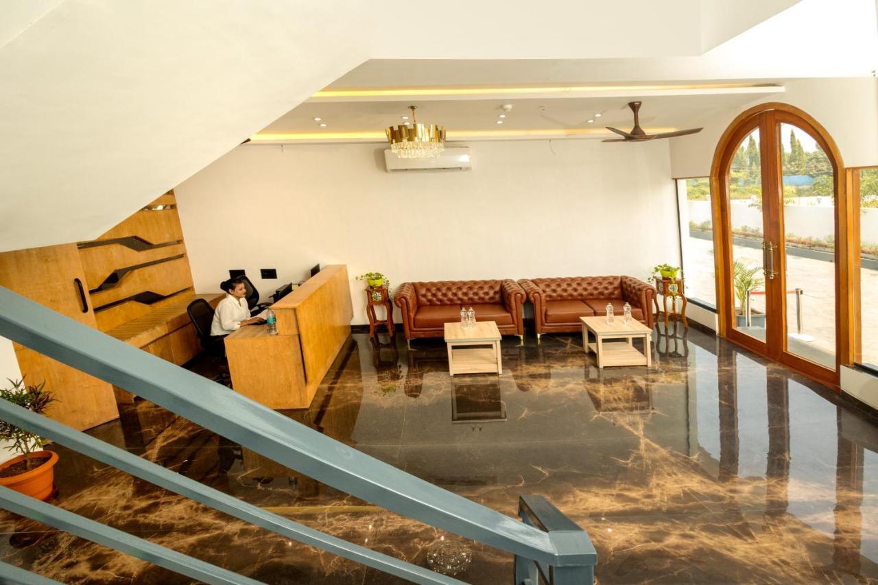 Krown Palace Resort Silvassa Eksteriør billede