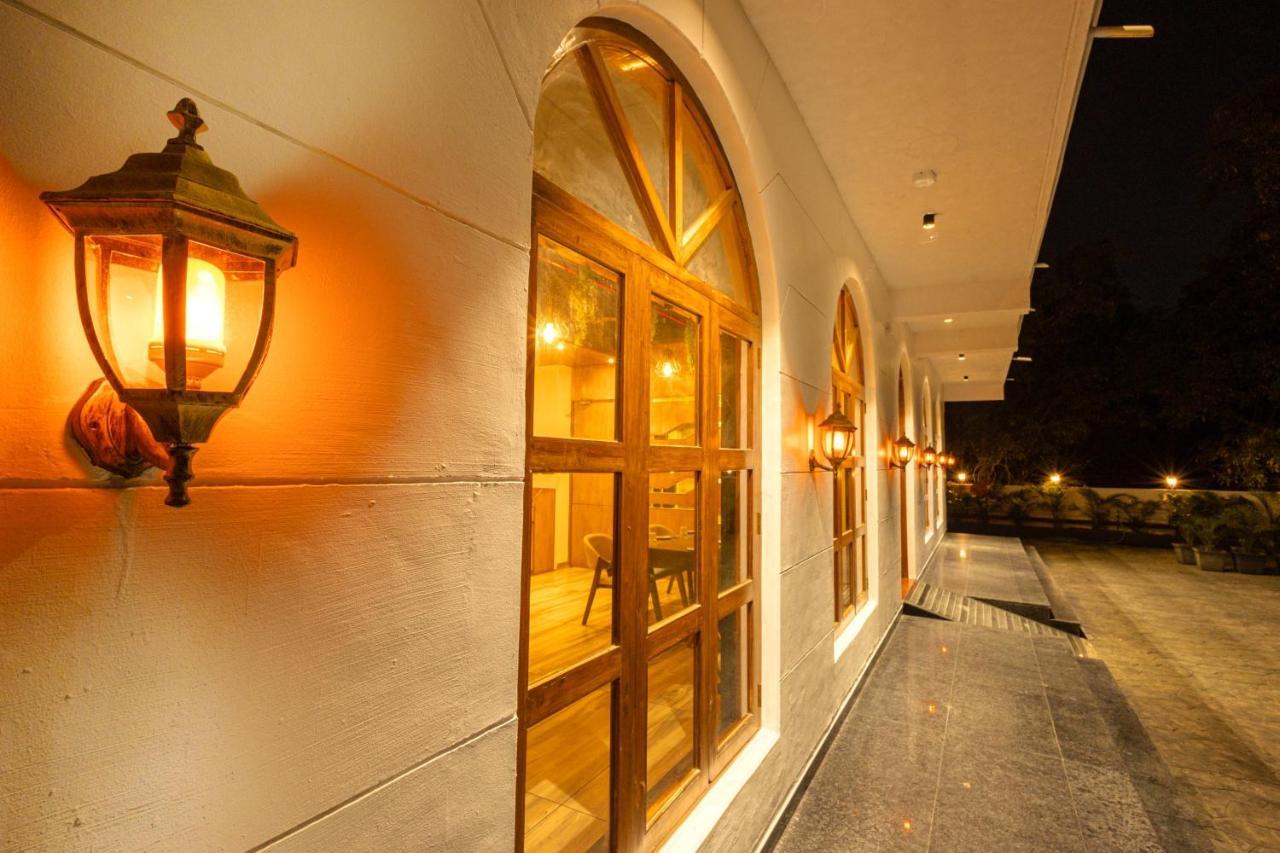 Krown Palace Resort Silvassa Eksteriør billede