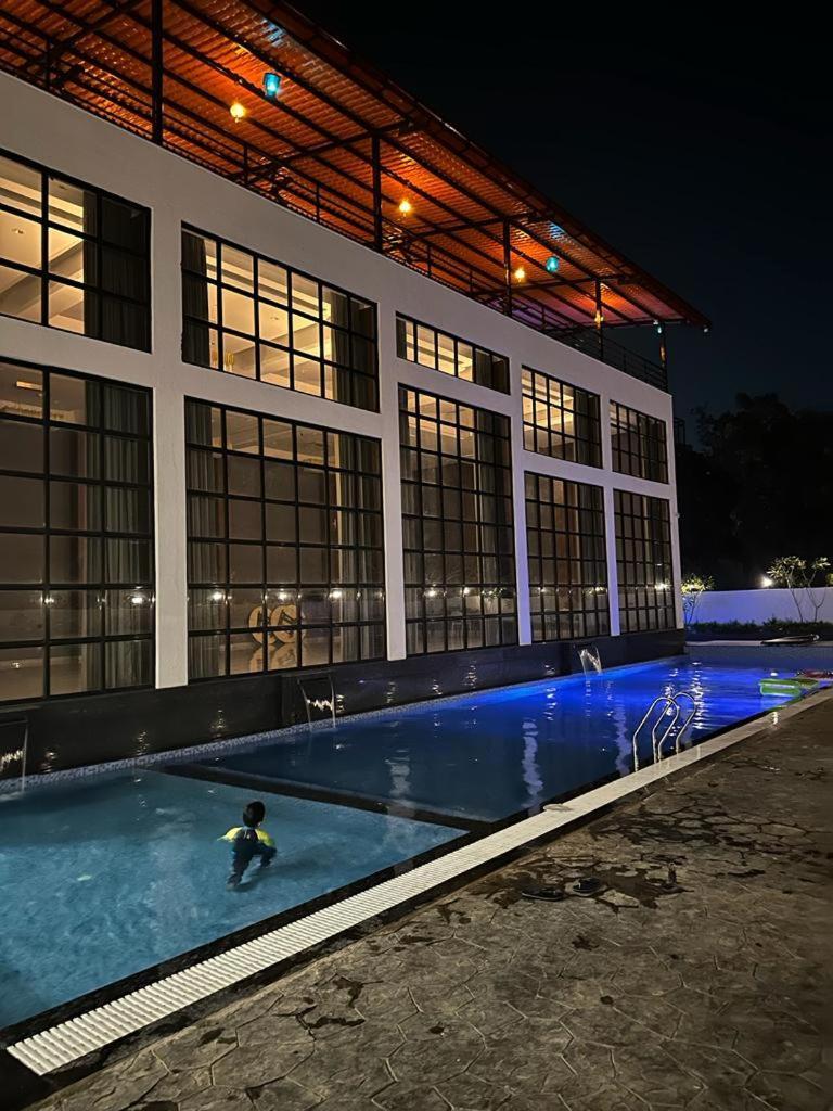 Krown Palace Resort Silvassa Eksteriør billede