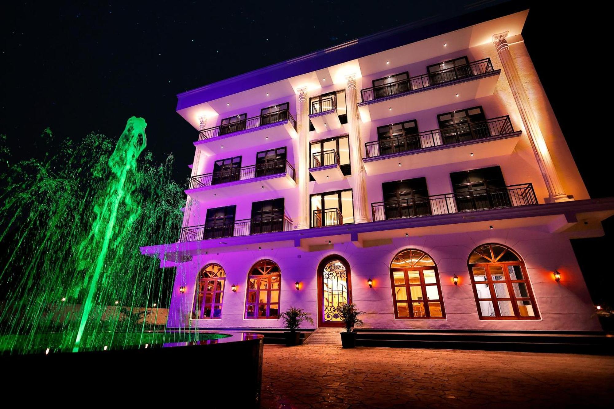 Krown Palace Resort Silvassa Eksteriør billede