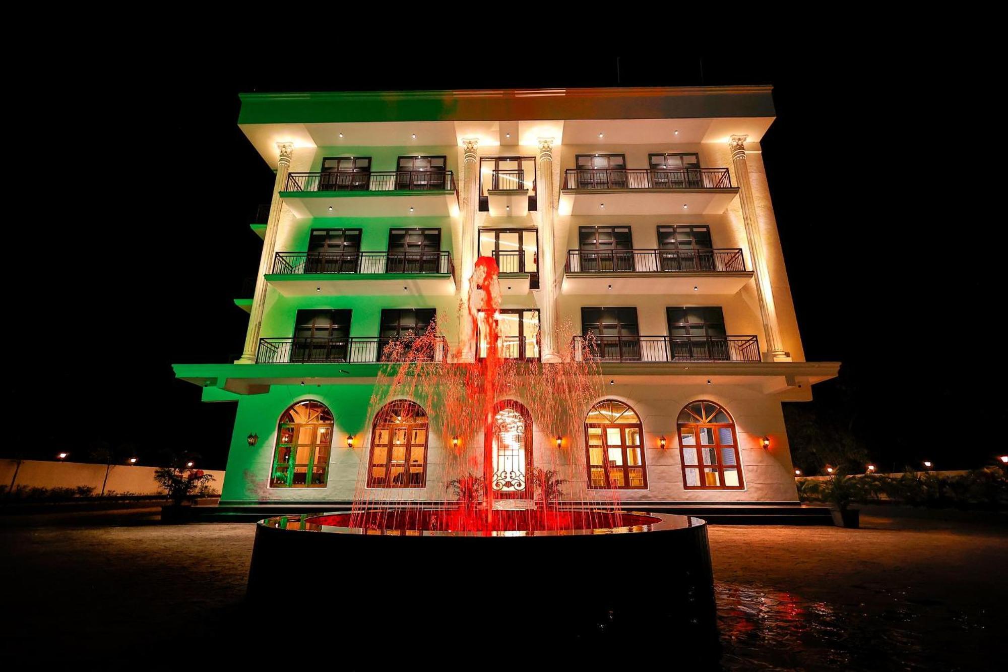 Krown Palace Resort Silvassa Eksteriør billede
