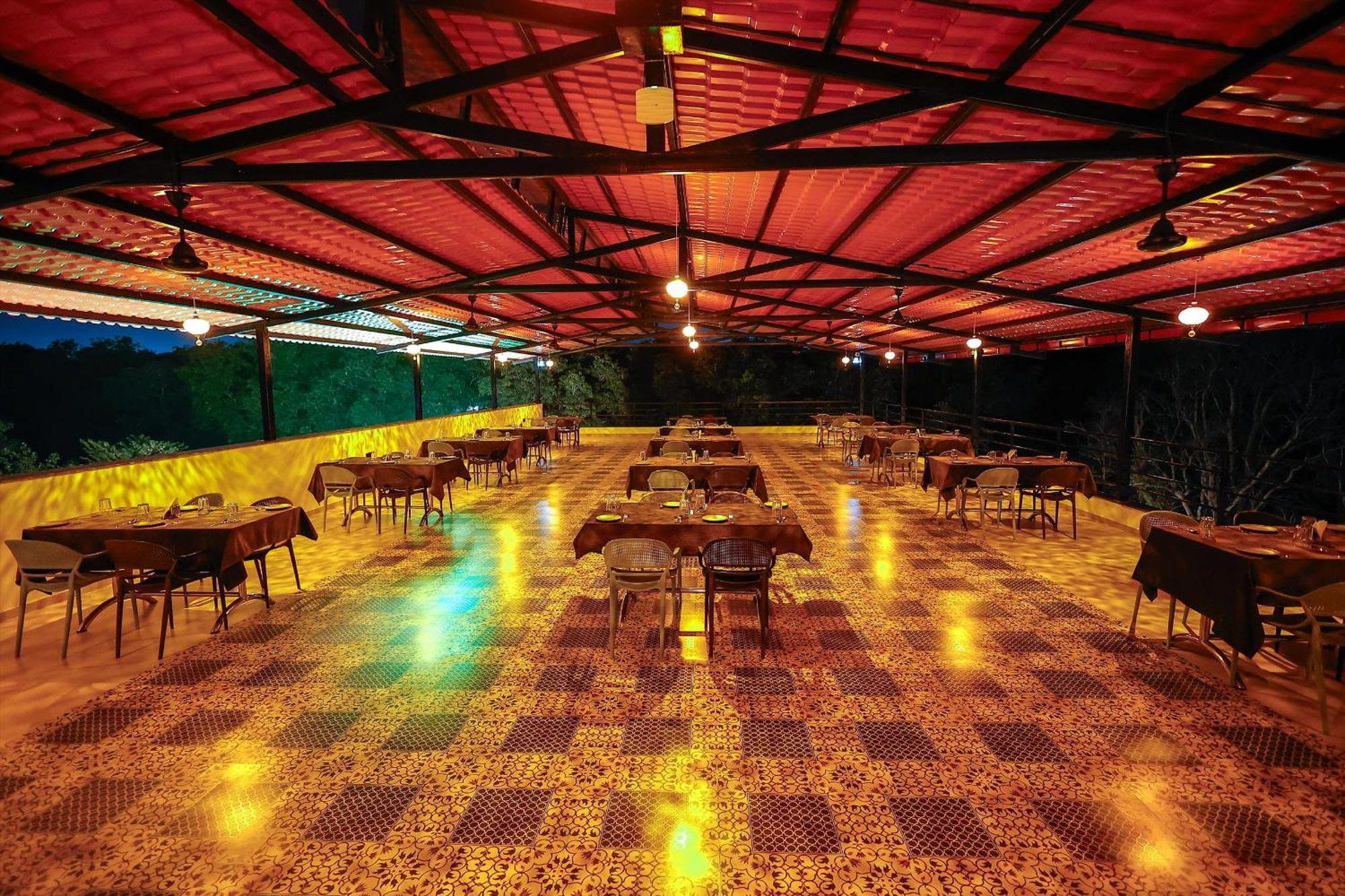Krown Palace Resort Silvassa Eksteriør billede