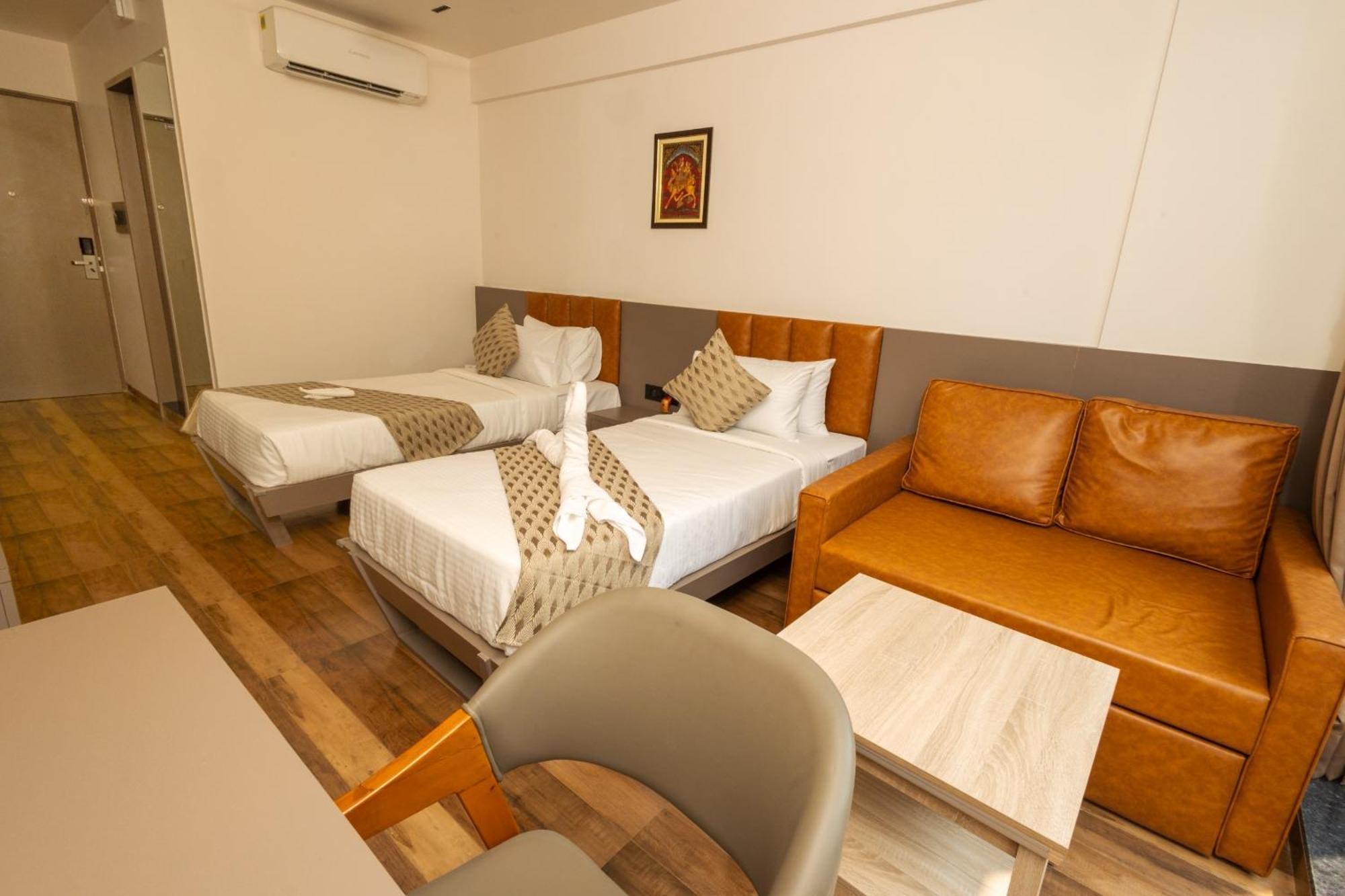 Krown Palace Resort Silvassa Eksteriør billede