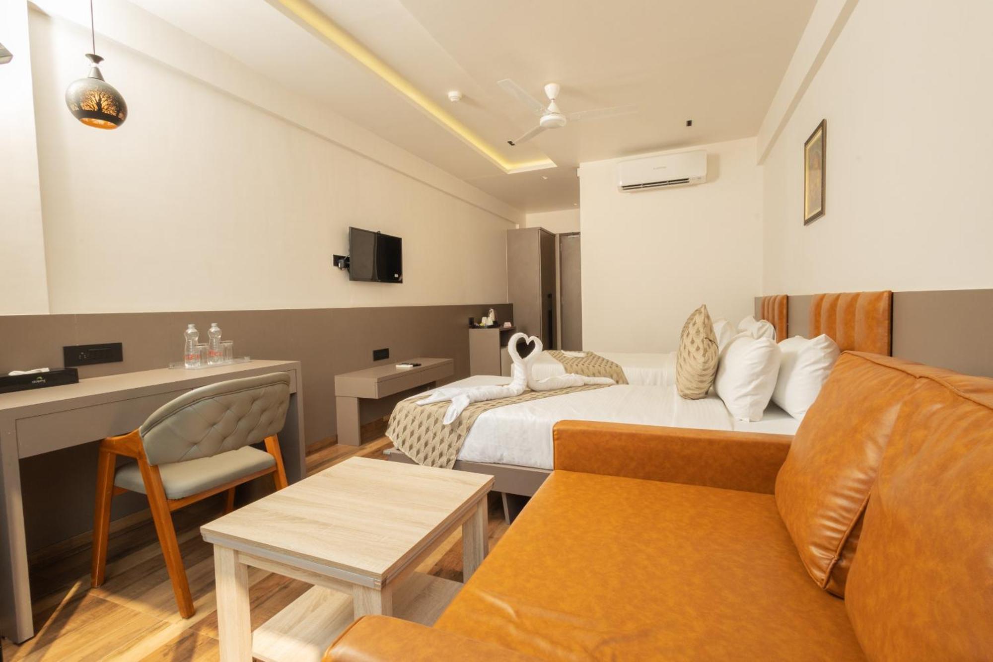 Krown Palace Resort Silvassa Eksteriør billede